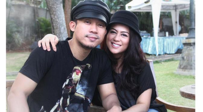 Denny Cagur dan istri, Shanty Widiastuti [Foto: Instagram]