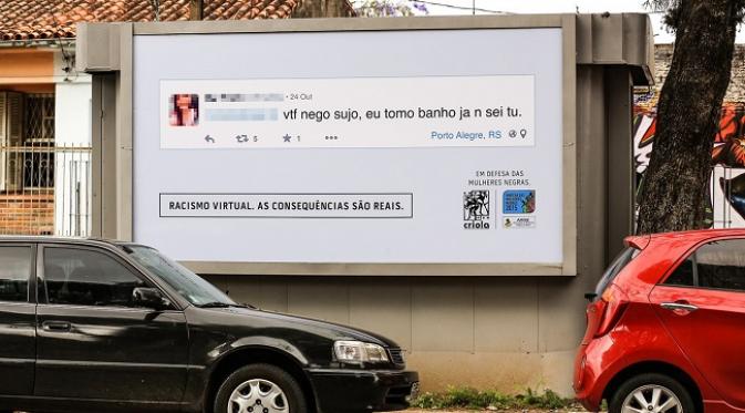 Komentar netizen yang berbau rasisme terpajang di Billboard di Brazil (sumber. Fastcoexist.com)