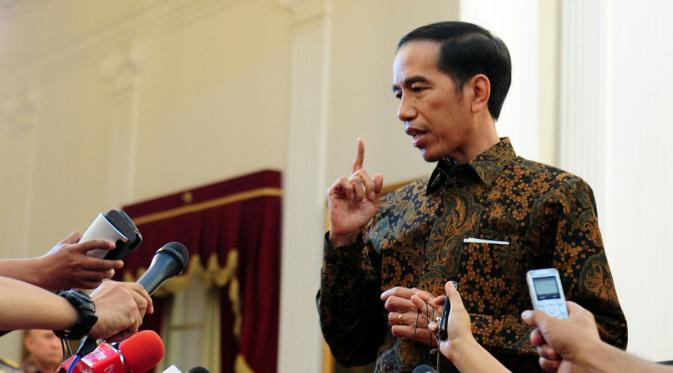 Presiden Jokowi menjawab pertanyaan mengenai kasus Papa Minta Saham di Istana Merdeka (foto: dok setkab.go.id)