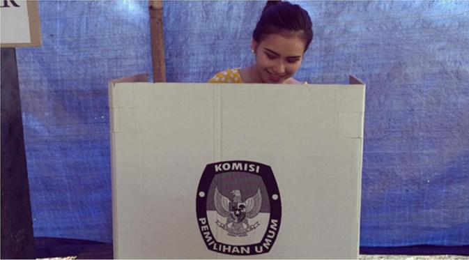 Ayu Ting Ting nyoblos