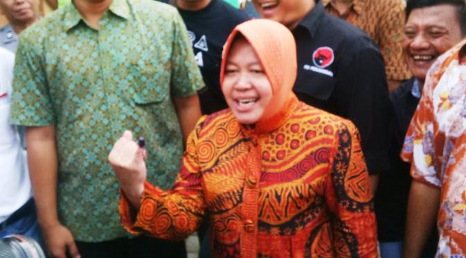 alon Wali Kota Surabaya yang diusung Partai Demokrasi Perjuangan Indonesia Perjuangan (PDIP), Tri Rismaharini. (Liputan6.com/Dian Kurniawan)