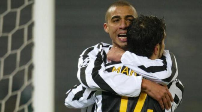 David Trezeguet mencetak dua gol saat Juventus menang 7-0 atas Olympiakos di Delle Alpi, Turin, 10 Desember 2003. (AFP/Paolo Cocco)