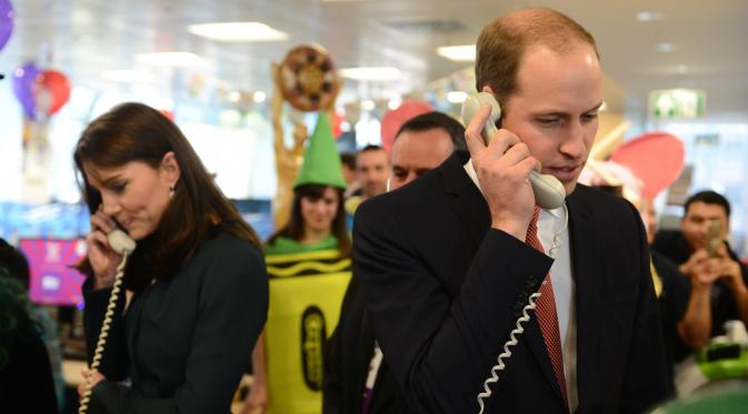 Duchess of Cambridge, Kate Middleton dan Pangeran William saat menjadi broker dalam acara amal tahunan ICAP di London, Inggris, Rabu (9/12/2015). (AFP PHOTO/POOL/JEREMY Selwyn)