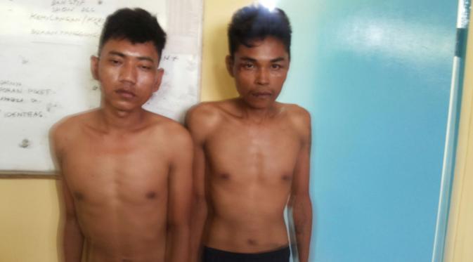 Sopir bus Kopaja 95 jurusan Taman Anggrek-Rawa Bokor Juwanto dan kernetnya yang ditangkap karena mencuri di Pul Rawa Buaya, Jakbar. (Liputan6.com/Audrey Santoso)