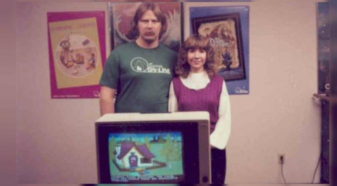 Roberta bersama suaminya memperlihatkan permainan video pertualangan pertama di dunia. (Market Place) 