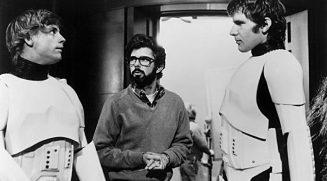 George Lucas saat mengarahkan Harrison Ford dan Mark Hamill di film Star Wars di tahun 1970-an. (dok. istimewa)