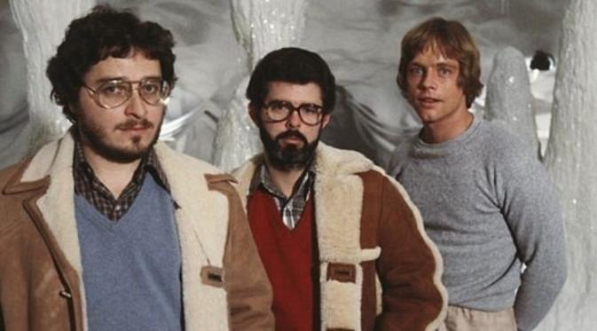 Lawrence Kasdan, George Lucas dan Mark Hamill di lokasi syuting Empire Strikes Back. (dok. istimewa) 