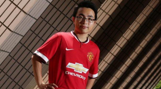 Dick Lo Kin-fung rela ganti nama demi perlihatkan kegemaran akan Manchester United. | via: South China Morning Post