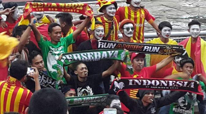 Suporter Selangor FA asal Indonesia diprediksi akan menyerbu Stadion Shah Alam untuk memberikan dukungan ke Andik Vermansah yang akan berlaga di final Piala Malaysia. (Selangor FC Facebook)
