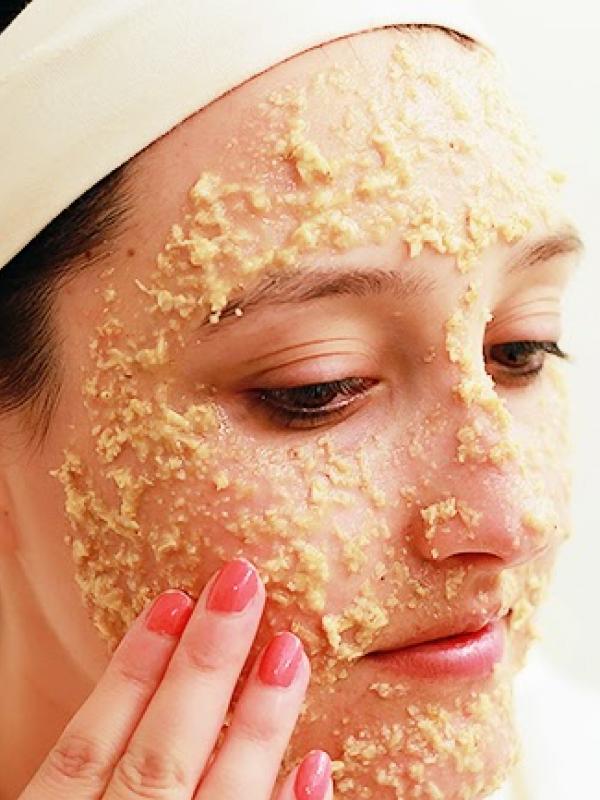 Masker oatmeal bisa hilangkan kusam di wajah. (Via: www.agoodhue.net)