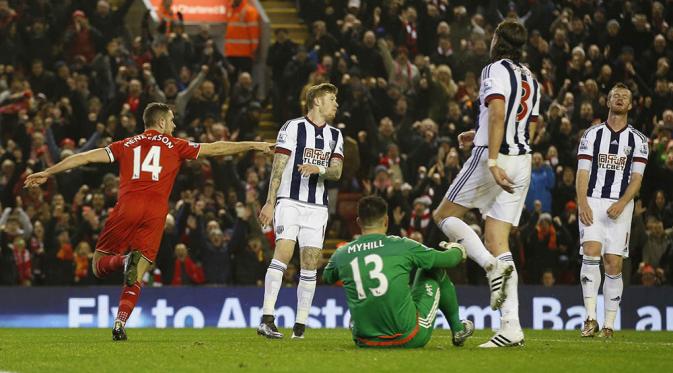 Pemain Liverpool, Jordan Henderson merayakan gol yang dicetaknya ke gawang West Bromwich pada laga Liga Premier Inggris di Stadion Anfield, Inggris, Minggu (13/12/2015). (Reuters/Carl Recine)