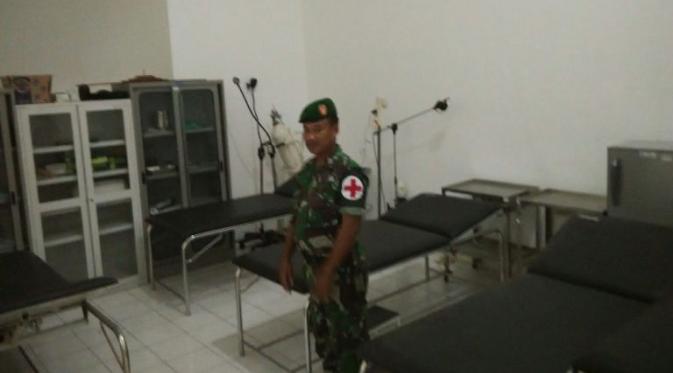 Tentara Nasional Indonesia mengurus semua keperluan pertandingan Piala Jenderal Sudirman, termasuk pasukan kesehatan. (Bola.com/Nicklas Hanoatubun)