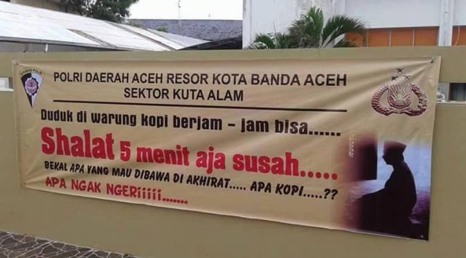 Walaupun menggegerkan dunia maya, tapi ternyata spanduk himbauan shalat dari Polda Aceh ini terbukti ampuh lho. Ini buktinya!
