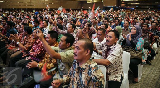 Para kepala desa se-Indonesia hadir dalam Forum Rambug Nasional 2015 di Jiexpo Kemayoran, Jakarta, Selasa (15/12). (Liputan6.com/Faizal Fanani)