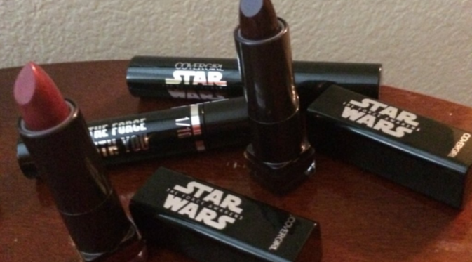 Lipstik Star Wars. (Via: twitter.com/AnnDrist)