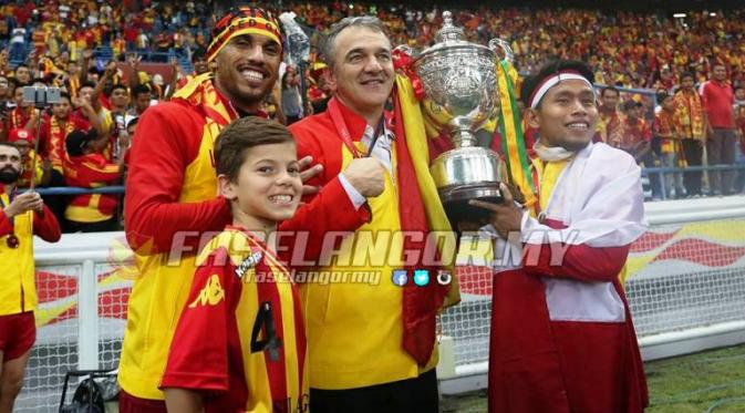 Kebersamaan Andik Vermansah dengan Mehmet Durakovic berakhir. Selangor FA menunjuk Zainal Abidin Hassan sebagai pengganti Mehmet. (Selangor FA Facebook)