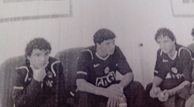 Arthur Cunha Da Rocha (tengah) bersama pemain kembar yang pernah memperkuat MU, Fabio dan Rafael Da Silva saat menjalani trial. (Dokumen Pribadi)