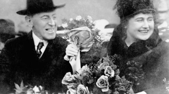Presiden Amerika Serikat Woodrow Wilson menikah kembali dengan Edith Bolling Galt