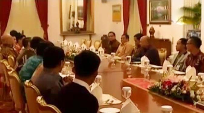 Presiden Jokowi mengundang para komika ke Istana Negara hingga ribuan burung berbagai spesies memenuhi Danau di India.