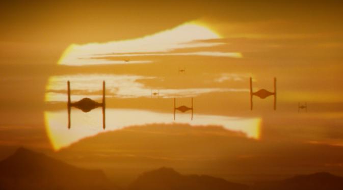  Star Wars: The Force Awakens film yang keren. Sangat keren!