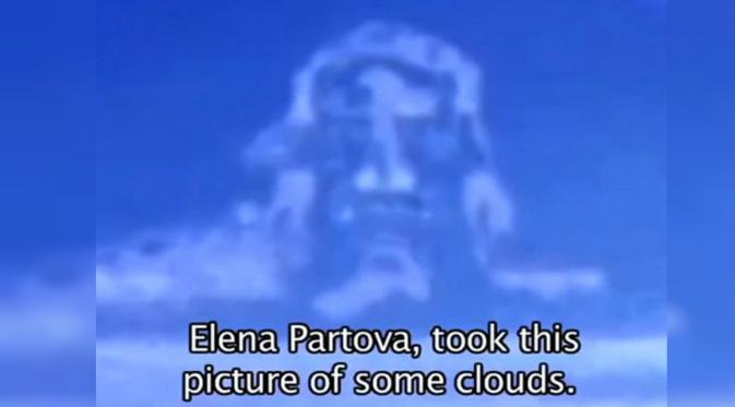Penampakan awan yang menyerupasi wajah Yesus. (Daily Mail)