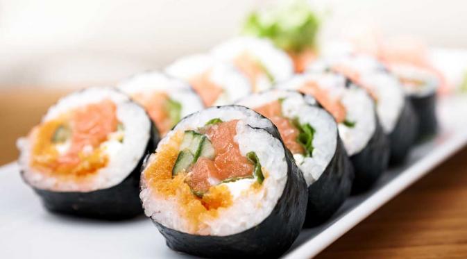 Sushi mengandung kalori dan karbohidrat lebih. (Via: belmontmarket.com)