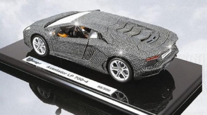 Miniatur Lamborghini Aventador - Harga US$ 4,8 juta atau Rp 66,5 miliar. (Foto: luxatic.com)