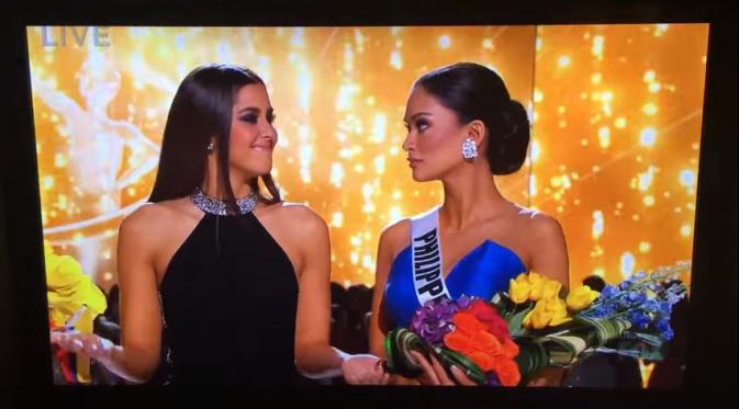 Miss Universe 2014, Paulina Vega dan Pia Alonzo Wurtzbach, Miss Philippines yang menjadi juara Miss Universe 2015. (Via: youtube.com)