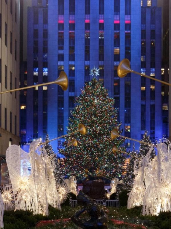 Pohon Natal di Rockefeller Center, New York (Sumber: Elitereaders.com)