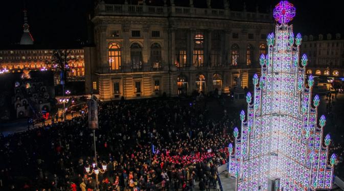 Pohon Natal di Turin, Italy. (Sumber: Elitereaders.com)