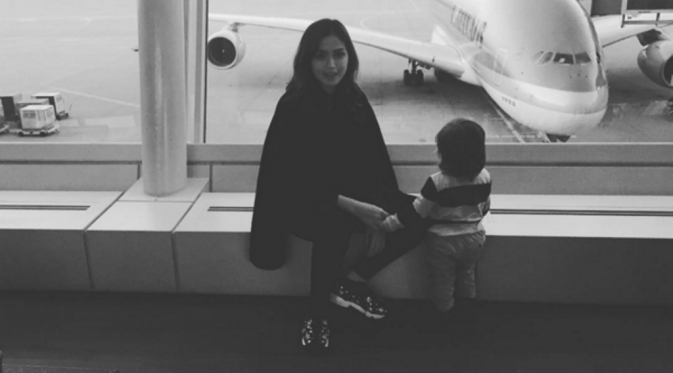 Jessica Iskandar ajak sang putra rayakan Natal di Amerika [foto: instagram/jedarcantik]