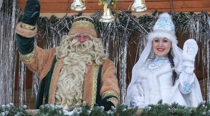 Figur Santa Claus yang begitu lekat dengan Natal dilarang tampil oleh pemerintah Tajikistan. | via: The Guardian