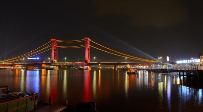 Keindahan Jembatan Ampera di malam hari yang tiada bandingannya | Via: kaskus.co.id