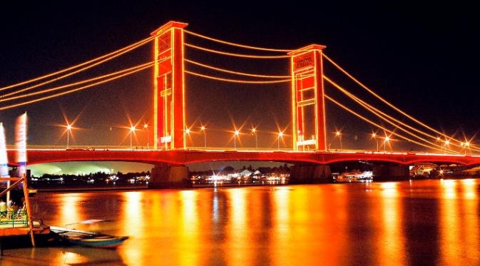 Keindahan Jembatan Ampera di malam hari yang tiada bandingannya | Via: kaskus.co.id