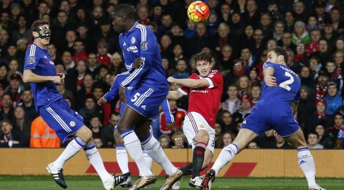 MU vs Chelsea (Reuters / Phil Noble)