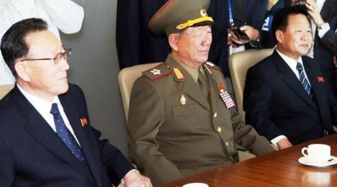 Kim Yang-gon (kiri) ikut dalam pembicaraan dengan pihak Korea Selatan (AFP)