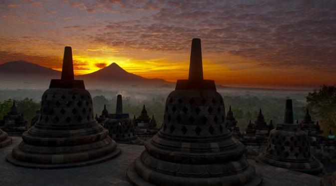 Candi Borobudur (sumber. pegipegi.com)