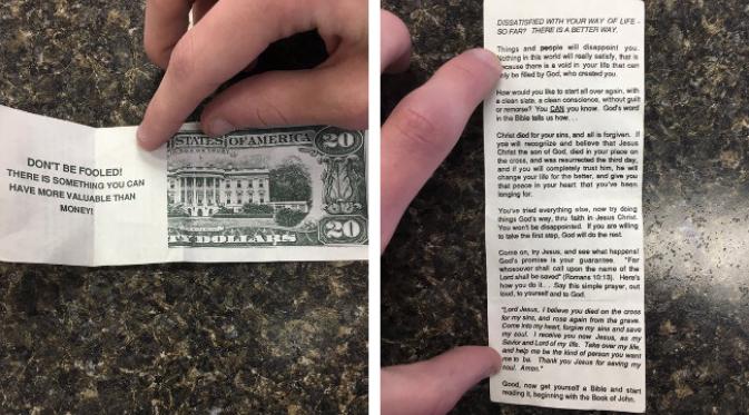 Bukannya uang, Wayman menemukan pamflet dakwah. (foto: Twitter/BEANBURRlTO)
