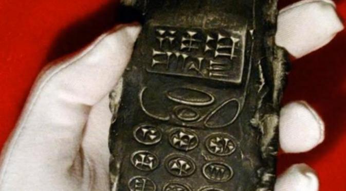 Ponsel misterius berusia 800 tahun, teknologi alien atau hoax? (Paranormal Crucible)