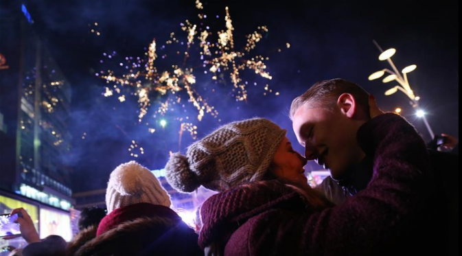 Berlatar Kembang Api Tahun Baru 2016, Masyarakat Dunia Berbahagia | via: xinhuanet.com