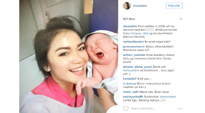 Sheza Idris antusias sambut keponakan baru, Keisha Adeeva Ghania, Sabtu (2/1/2016) [foto: instagram/shezaidris]