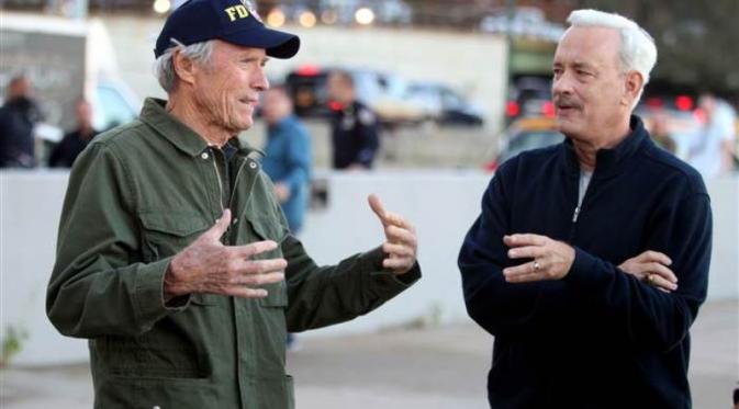 Clint Eastwood dan Tom Hanks saat syuting Sully. (dok. NBC News)