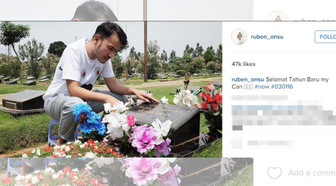 Ruben Onsu datangi makam Olga Syahputra (Instagram)