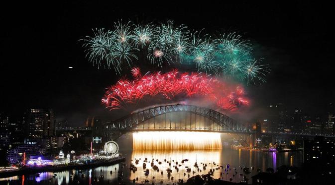 Pesta kembang api tahun baru 2016 di Sydney. | via: Getty Images