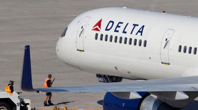 Pilot Delta Airlines putuskan putar balik pesawat demi jemput keluarga yang berduka. | via: AP