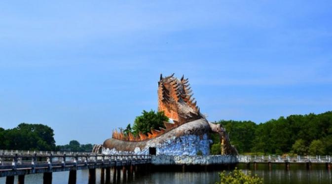Bangunan naga di The Ho Thuy Tien di Vietnam (sumber. Huffington Post)