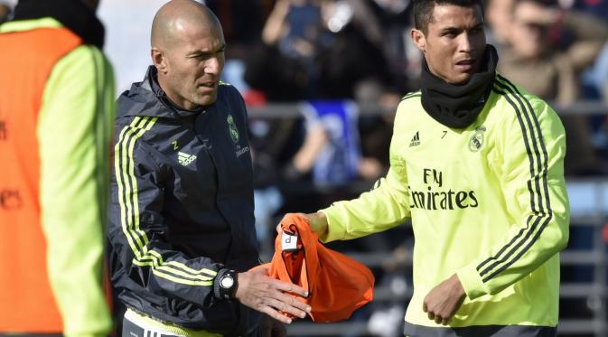Zidane dan Ronaldo di sesi latihan perdana