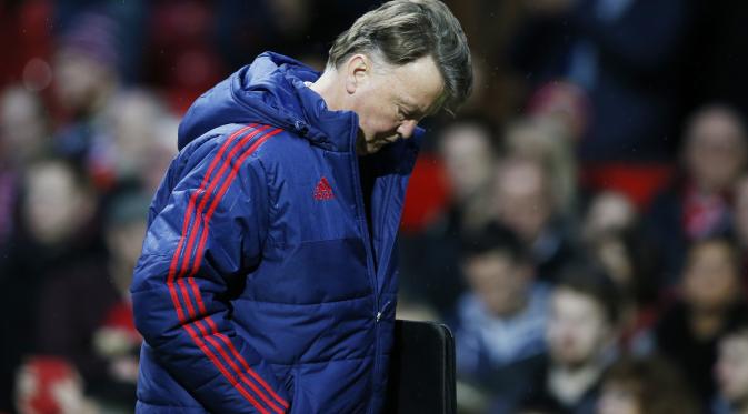 Louis van Gaal merasa fans berhak mencemooh timnya