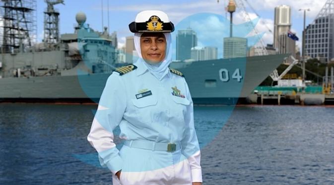 Kapten Mona Shindy yang akun Twitternya dinon-aktifkan oleh pemerintah Australia karena terlalu kritis. (Via: theguardian.com)