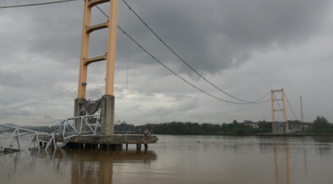 Jembatan Kutai Kartanegara Runtuh (Istimewa).